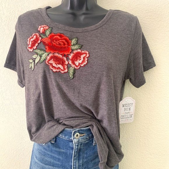 Messy Bun Just Chillin' Tops - Messy Bun Just Chillin' T-Shirt size M NEW Embroidered Floral Rose Grey Feminine